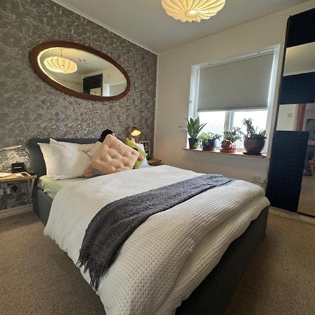 Private Room In A Stylish Flat 런던 외부 사진