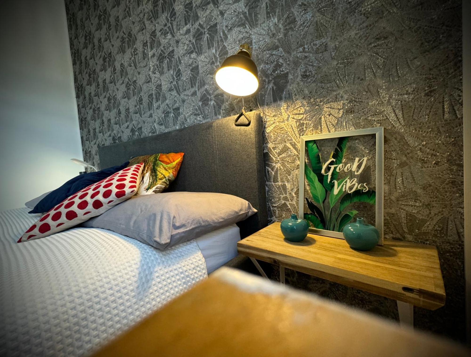Private Room In A Stylish Flat 런던 외부 사진